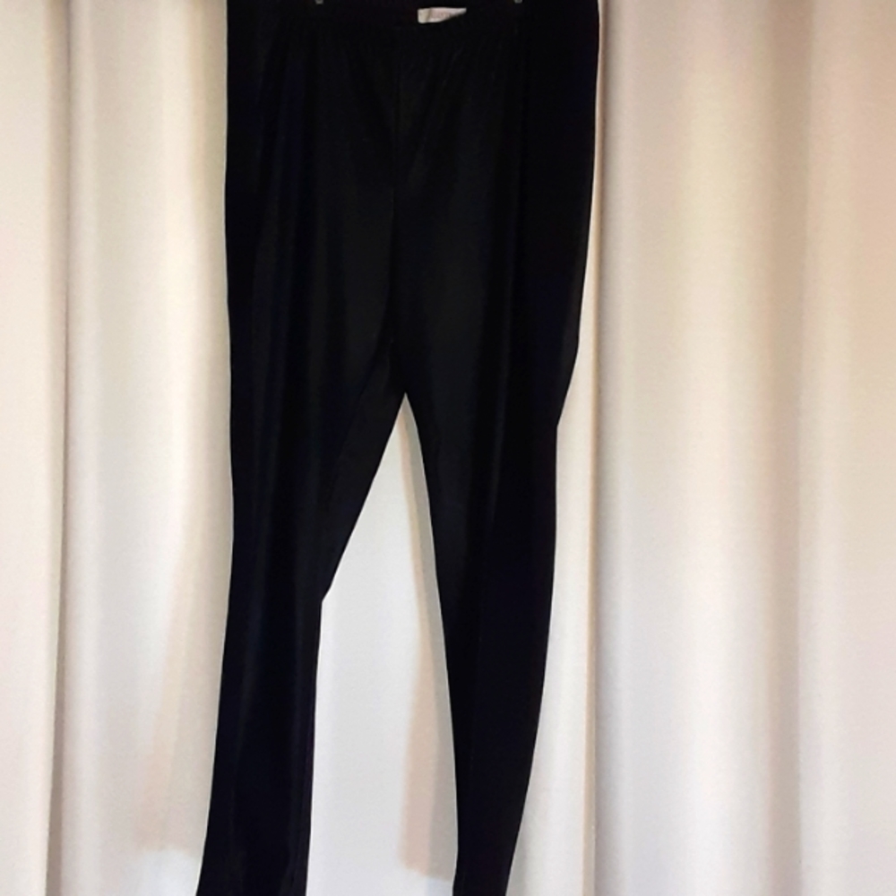 Womans faux leather front  Ellen tracy skinny mlm leg pants
